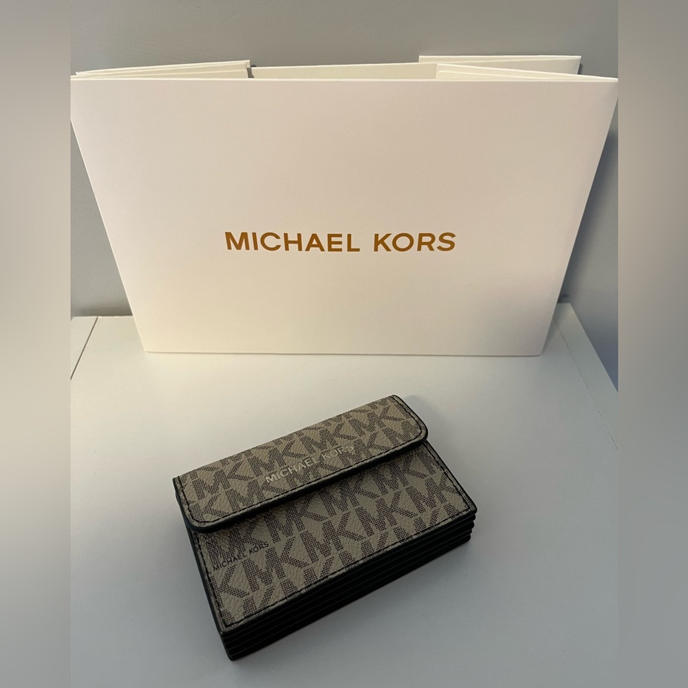 New Hemp Brown Michael Kors Cooper Logo Accordion Card Case Wallet